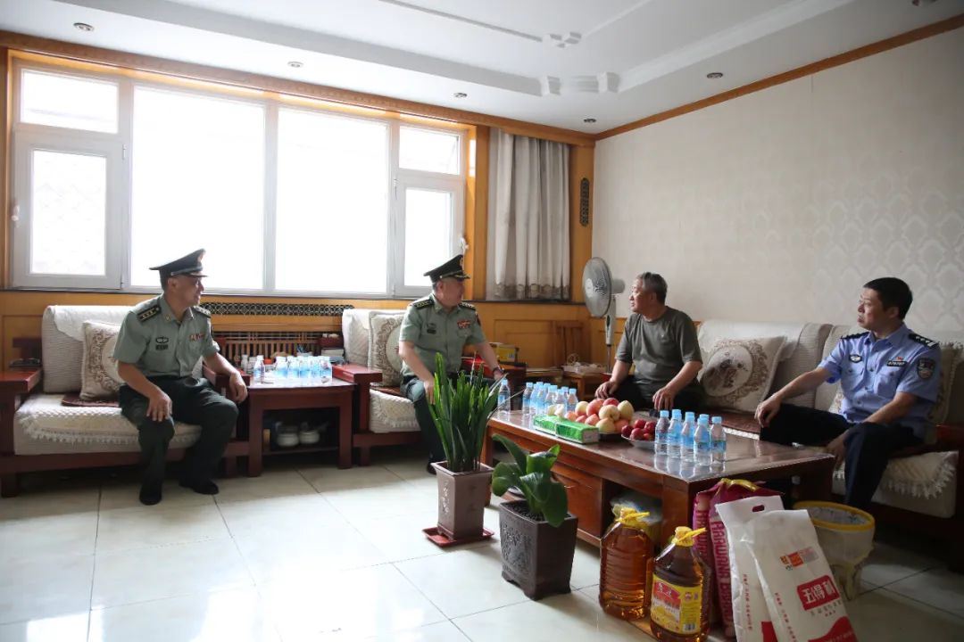 市委常委、廊坊市軍分區大校司令員范維山到我縣走訪慰問